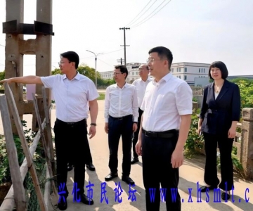 市领导督查防汛准备工作