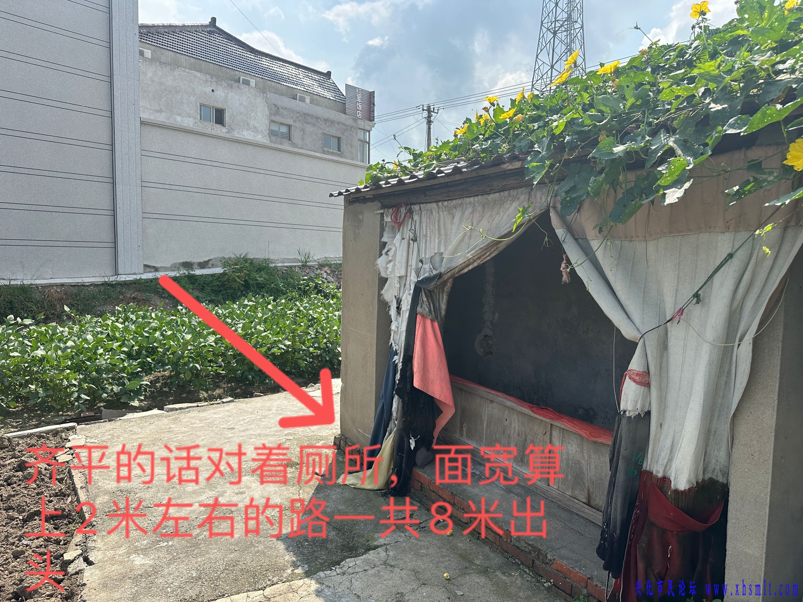 按照他家的要求，房子主体齐平，正对厕所，面宽也太小，而且距离马路有20米以上，建设成本很高 ...